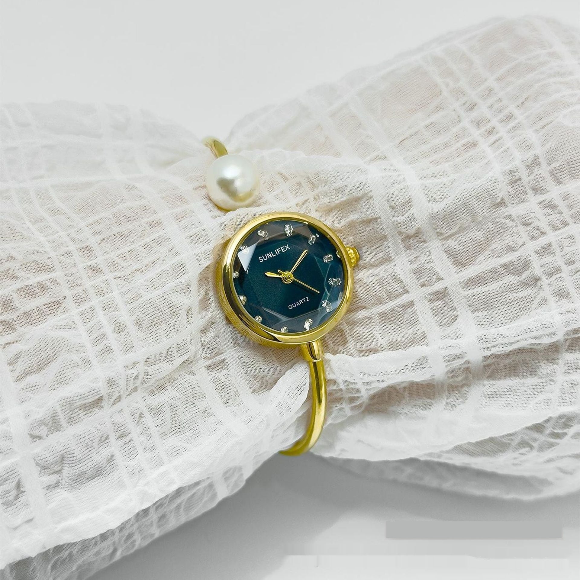 Luna Pearl Bangle Watch