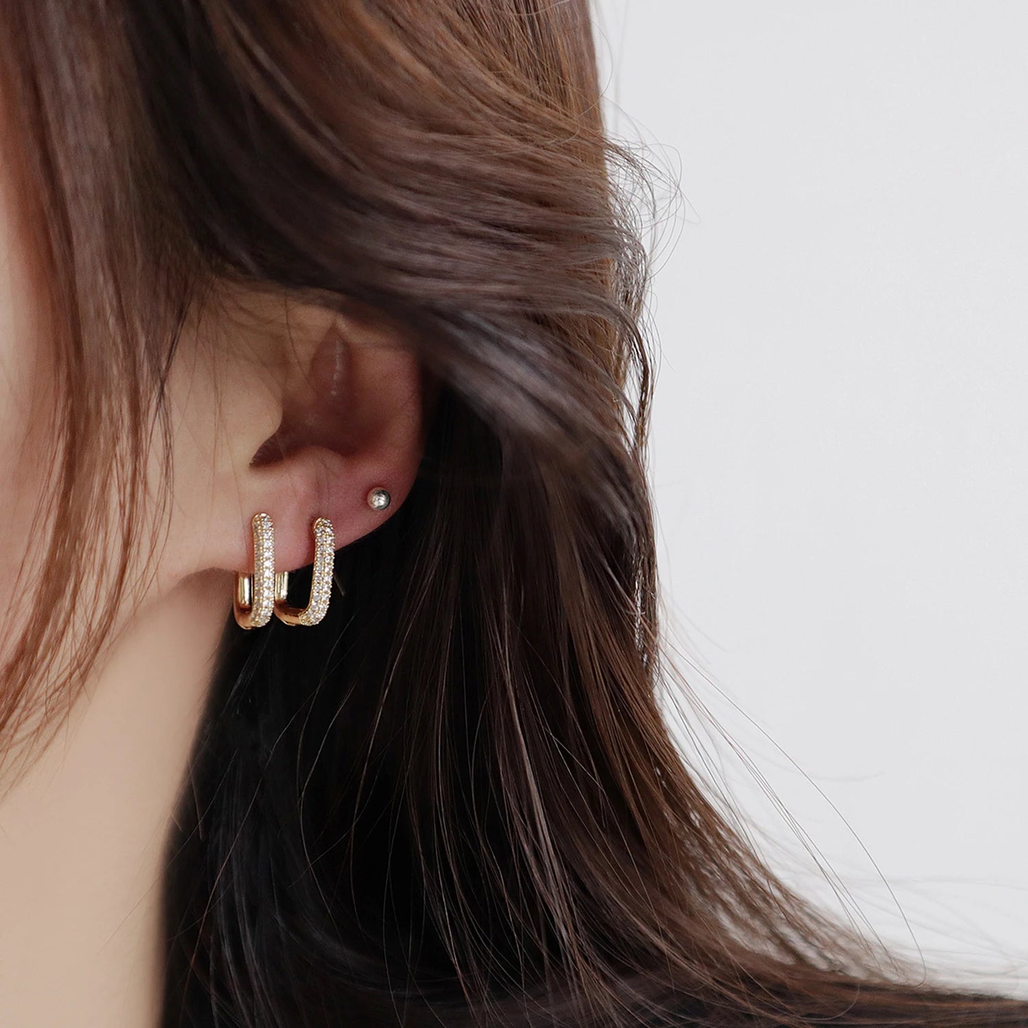 Sculpted Sparkle Square Hoops – Gold Elegance