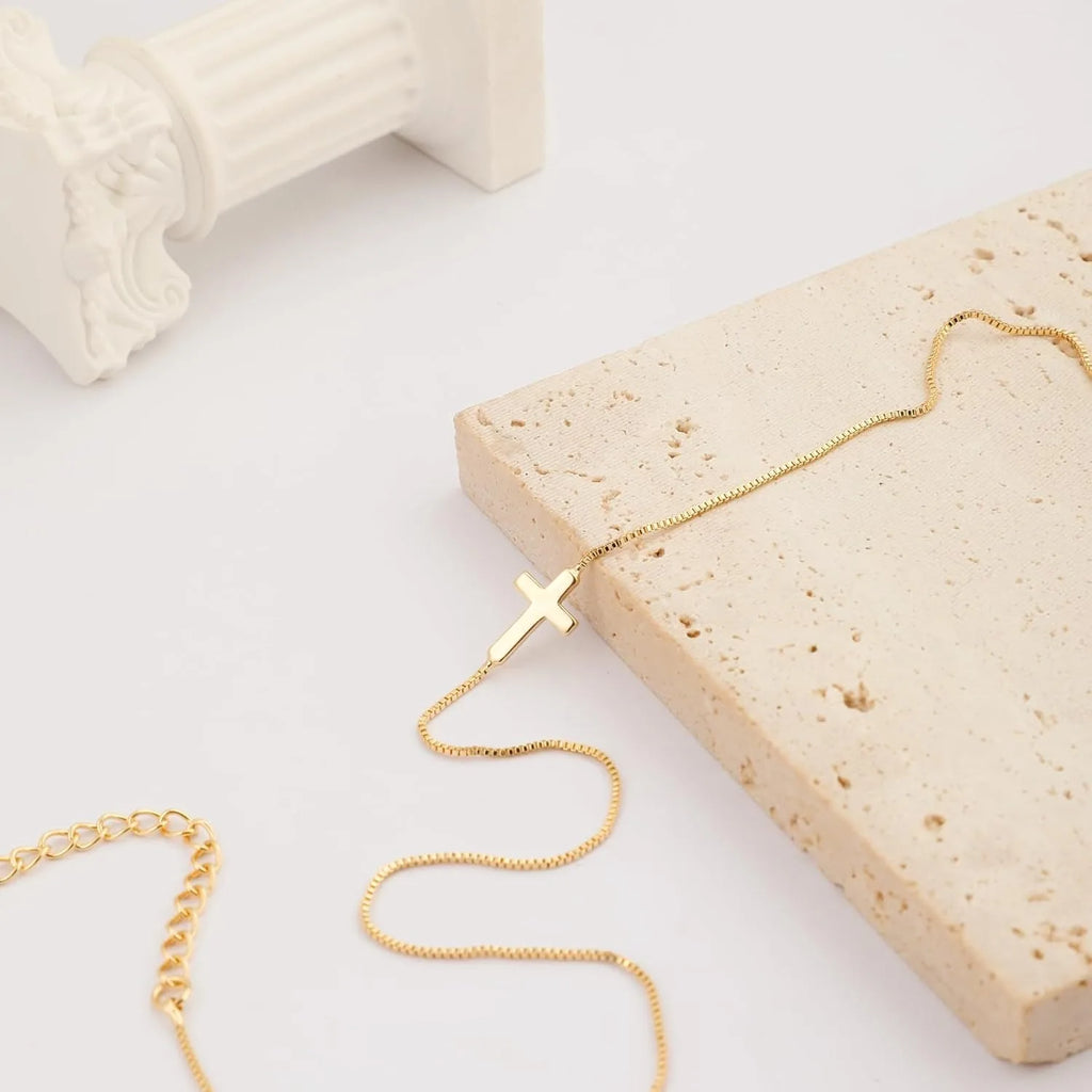 Solène Cross Choker – 14K Gold-Plated Minimalist Necklace