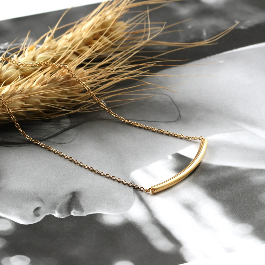 Arc Bar Necklace