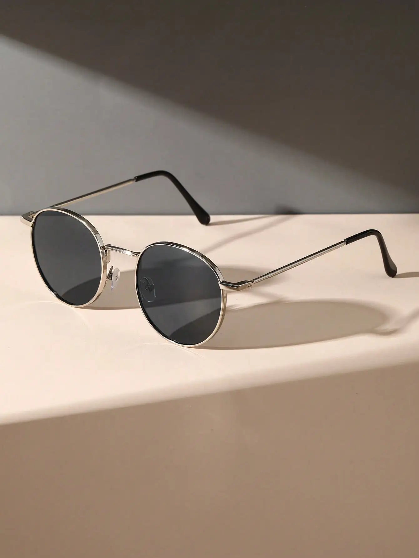 Retro Round Metal Sunglasses – Unisex UV400 Shades