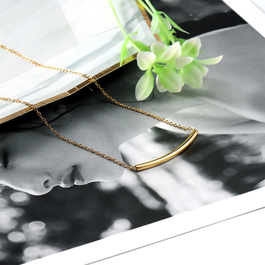 Arc Bar Necklace