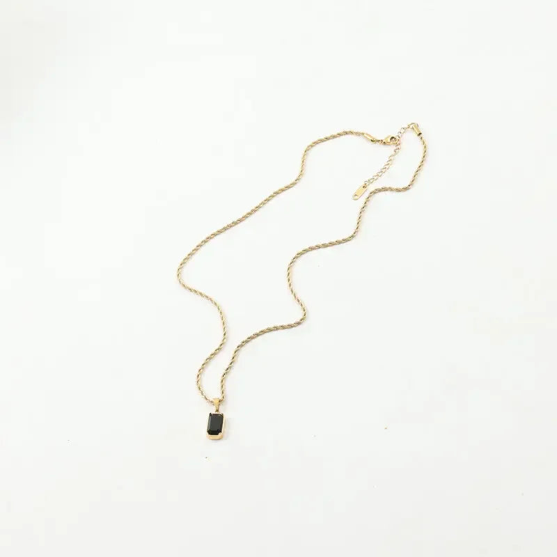Obsidian Luxe Pendant – Black Onyx & Gold-Plated
