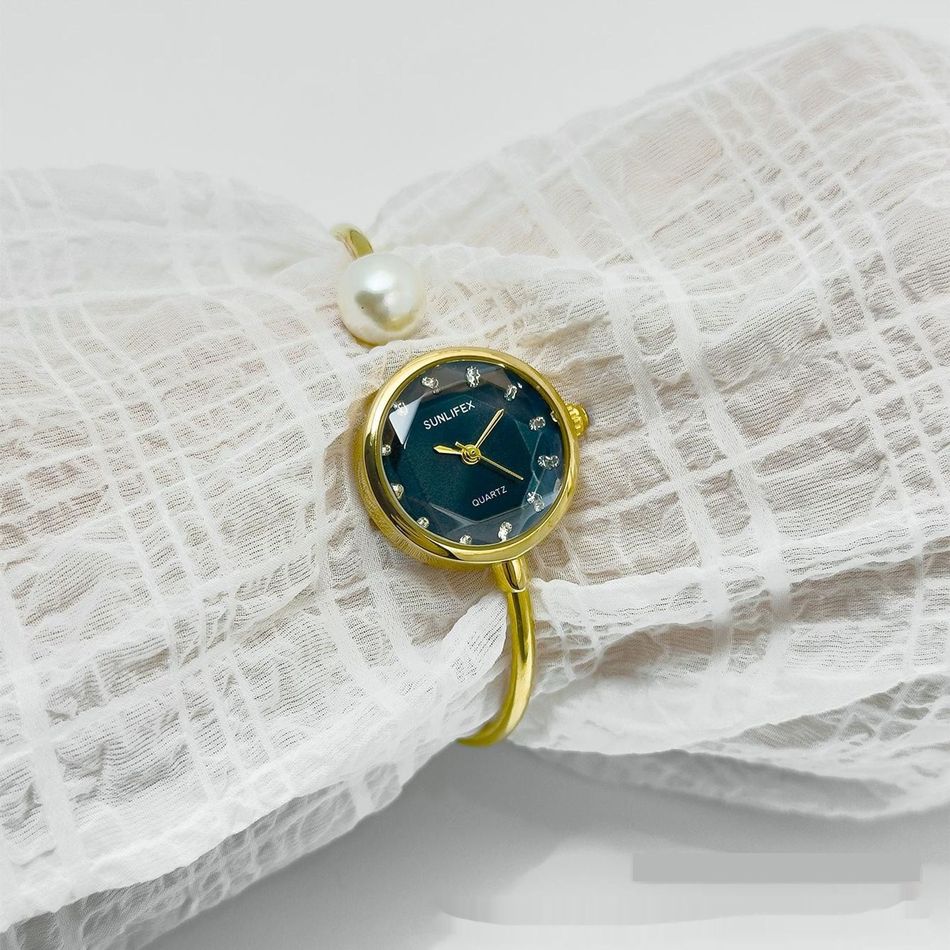 Luna Pearl Bangle Watch